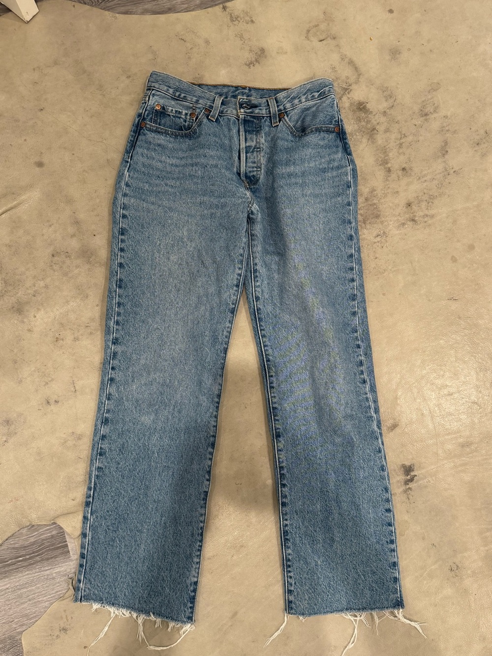 Levi’s vintage 501 jeans blue wash distressed straight leg